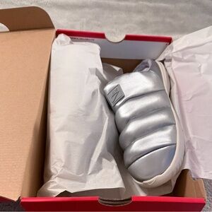 Nike Burrow SE Women’s Slip-On Slippers Metallic Sz 10 (New in Box)